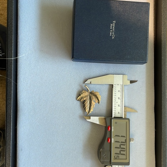 Tiffany & Co Estate Leaf Brooch Pin Sterling Silver 7 Grams TIF300 with box - Picture 5 of 6